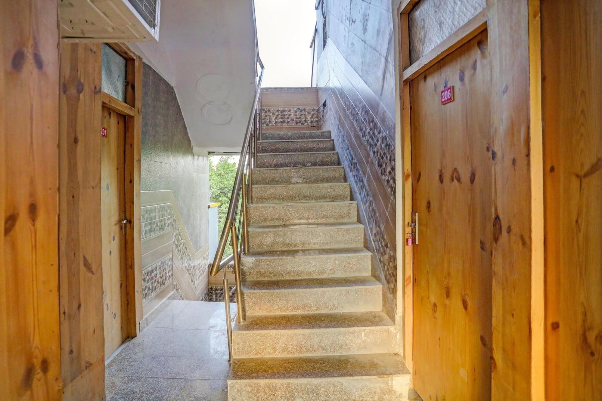 Umen Hotel Nearest Sector 66 Noida Exterior foto